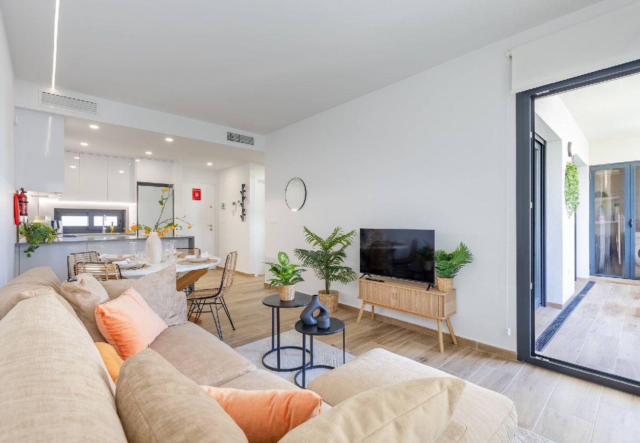Appartement in Villamartín - Dahlia – Luxe Appartement met Ruim Terras