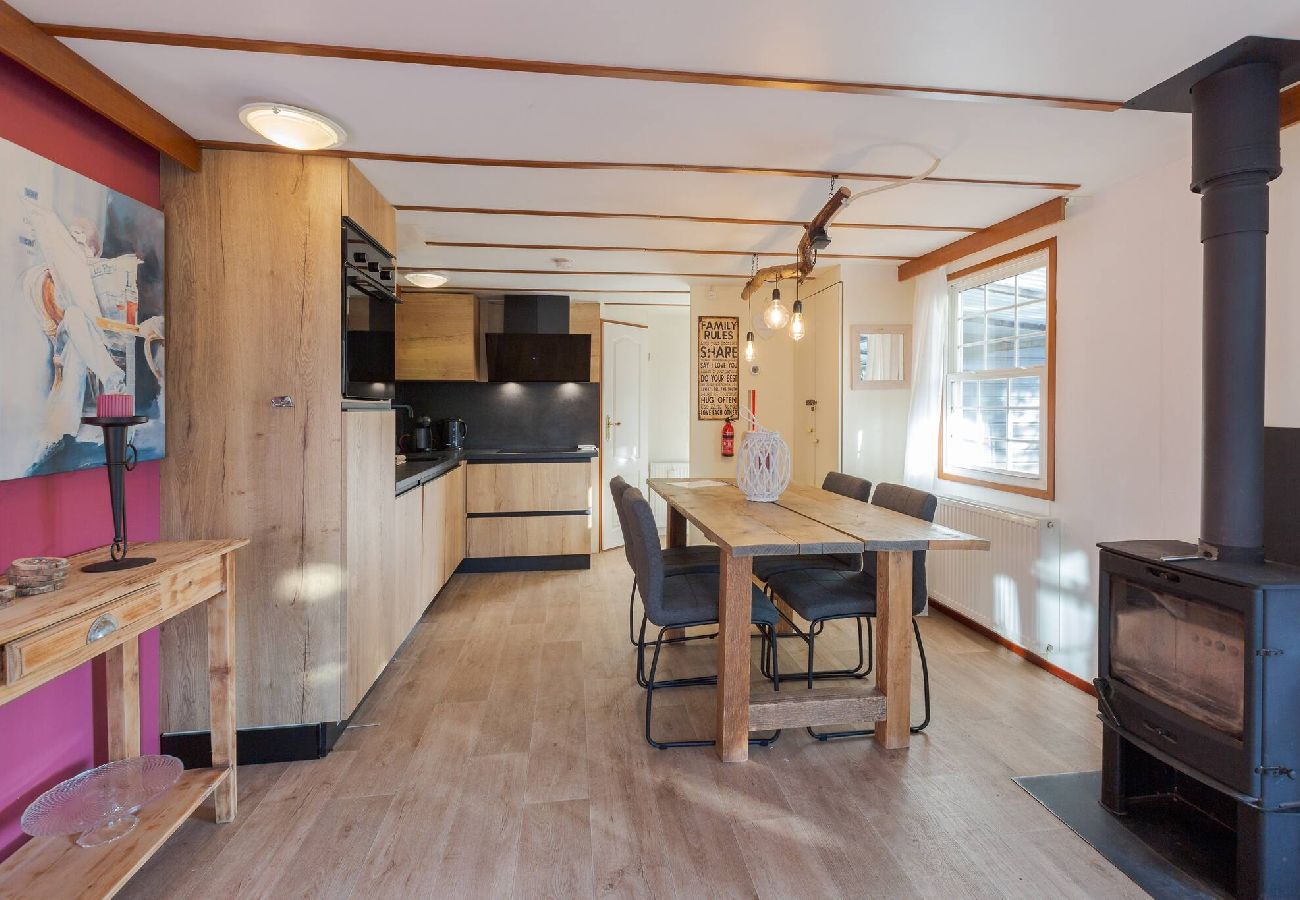 Casa en Putten - Chalet with Fireplace in the Heart of Veluwe 