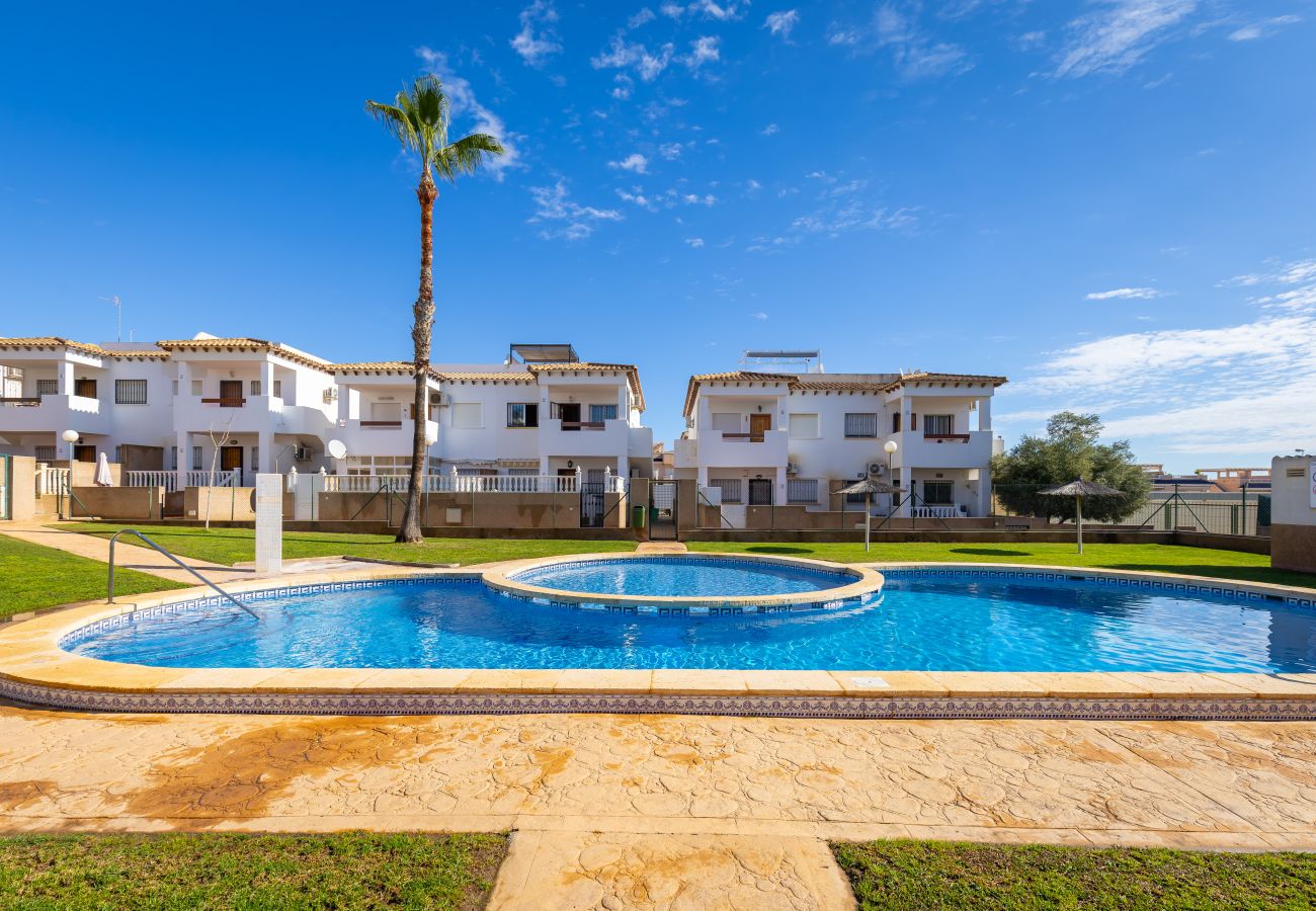Apartamento en Orihuela Costa - Azalea - Stylish Apartment with Rooftop & Pool