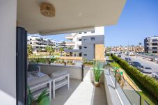 Apartamento en Orihuela Costa - Casa Alegria - Oasis de Luz, Terraza y Bienestar en la Costa Blanca