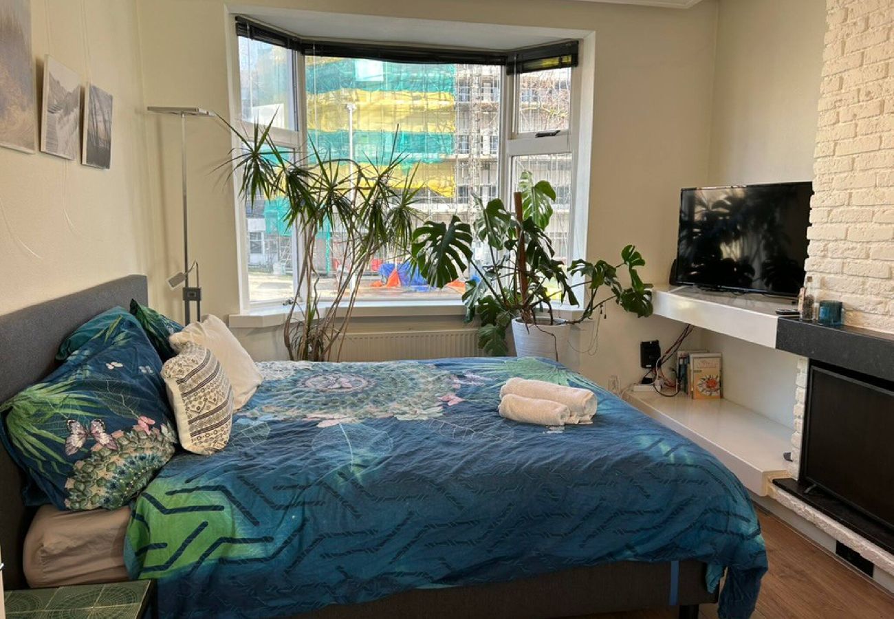 Rent by room in Groningen - Stylish Lottus Room in Duplex Near Center & UMCG