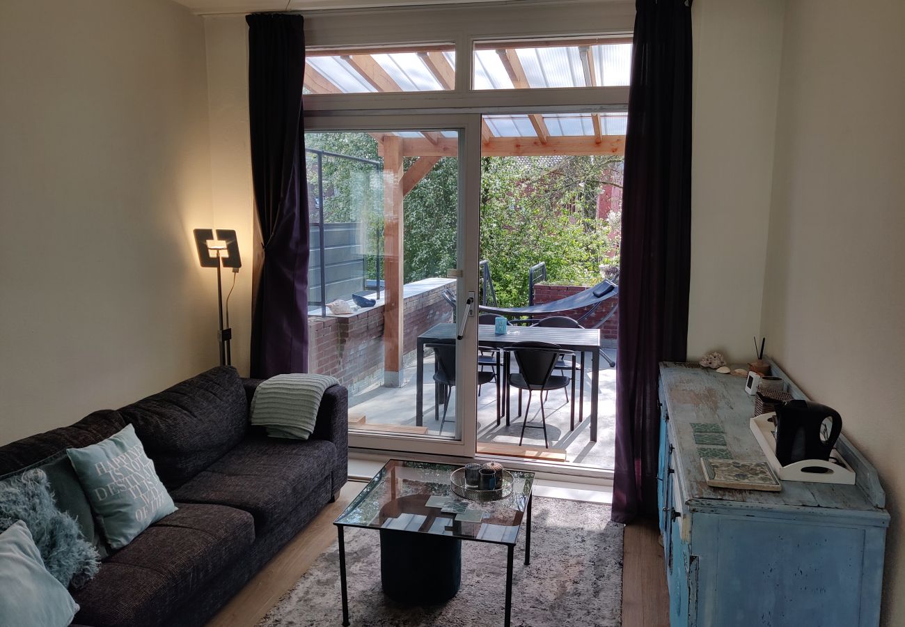 Rent by room in Groningen - Stylish Lottus Room in Duplex Near Center & UMCG