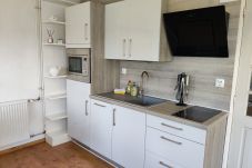 Chalet in Anjum - Paloma Chalet with Sauna - Relaxing Nature Escape by Lauwersmeer Park