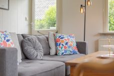 Chalet in Anjum - Irina - Peaceful Holiday Home near Lauwersmeer National Park