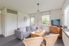 Chalet in Anjum - Irina - Peaceful Holiday Home near Lauwersmeer National Park