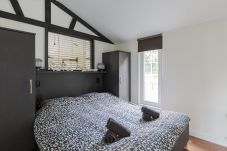 Chalet in Putten - Luxury Chalet near the Veluwe Forest 